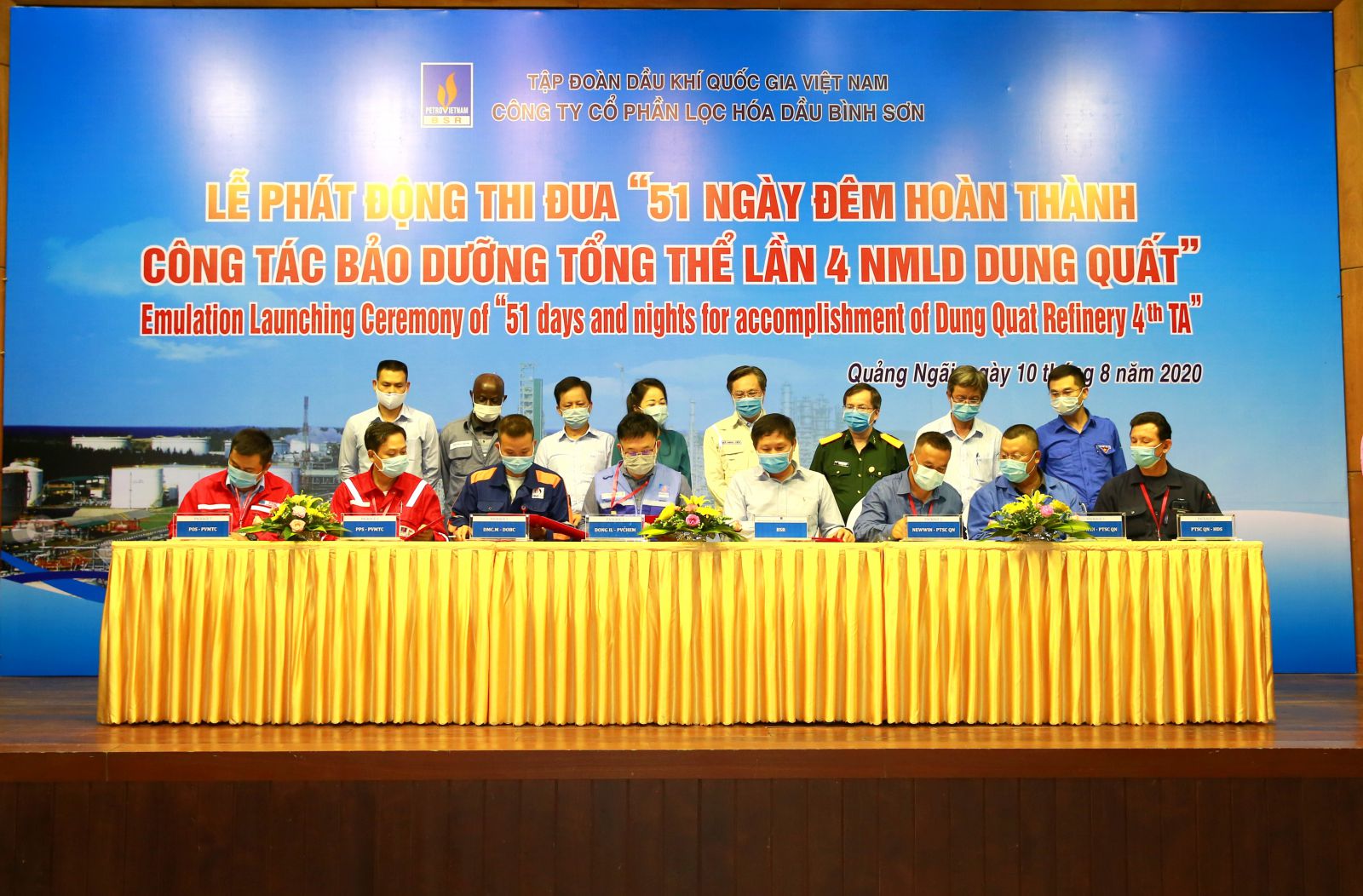 Giám đốc 7 gói thầu và BSR ký giao ước thi đua 51 ngày đêm hoàn thành công tác BDTT lần thứ 4 NMLD Dung Quất.