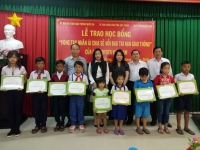 Quỹ Toyota Việt Nam trao tặng học bổng “Vòng tay nhân ái” tại tỉnh Sóc Trăng