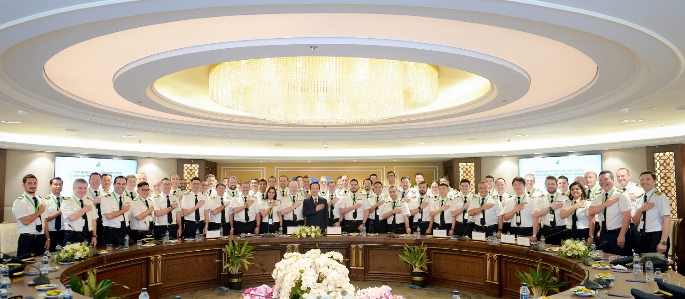 Ông Trịnh Văn Quyết từng cho hay Bamboo Airways hiện có khoảng 300 phi công. (Nguồn: FBNV)