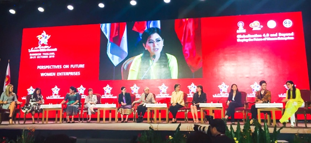 Doanh nhân Lê Hồng Thủy Tiên - Tổng Giám đốc IPPG (ngoài cùng bên phải) tại Hội nghị nữ CEO ASEAN 2019.