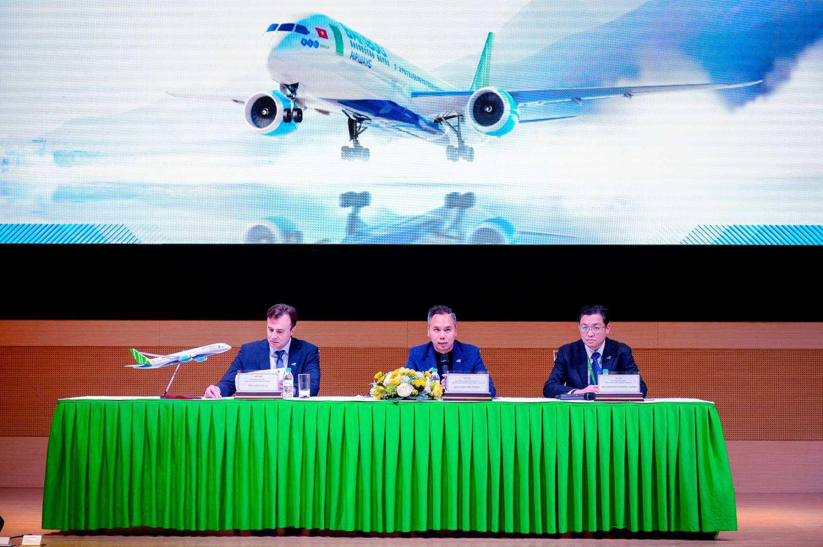 Lãnh đạo Bamboo Airways cho biết sẽ tiếp nhận máy bay thân rộng Boeing 787-9 Dreamliner đầu tiên và tổ chức hội thảo “Tiềm năng và cơ hội đầu tư Bamboo Airways” tại FLC Hạ Long trong tháng 12/2019.