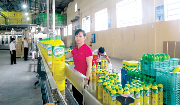 Hình ảnh chai nước rửa bát tròn, màu vàng nhạt nhãn hiệu Việt Nam này cũng trở thành niềm ký ức khó quên với thế hệ 8X bây giờ. 
