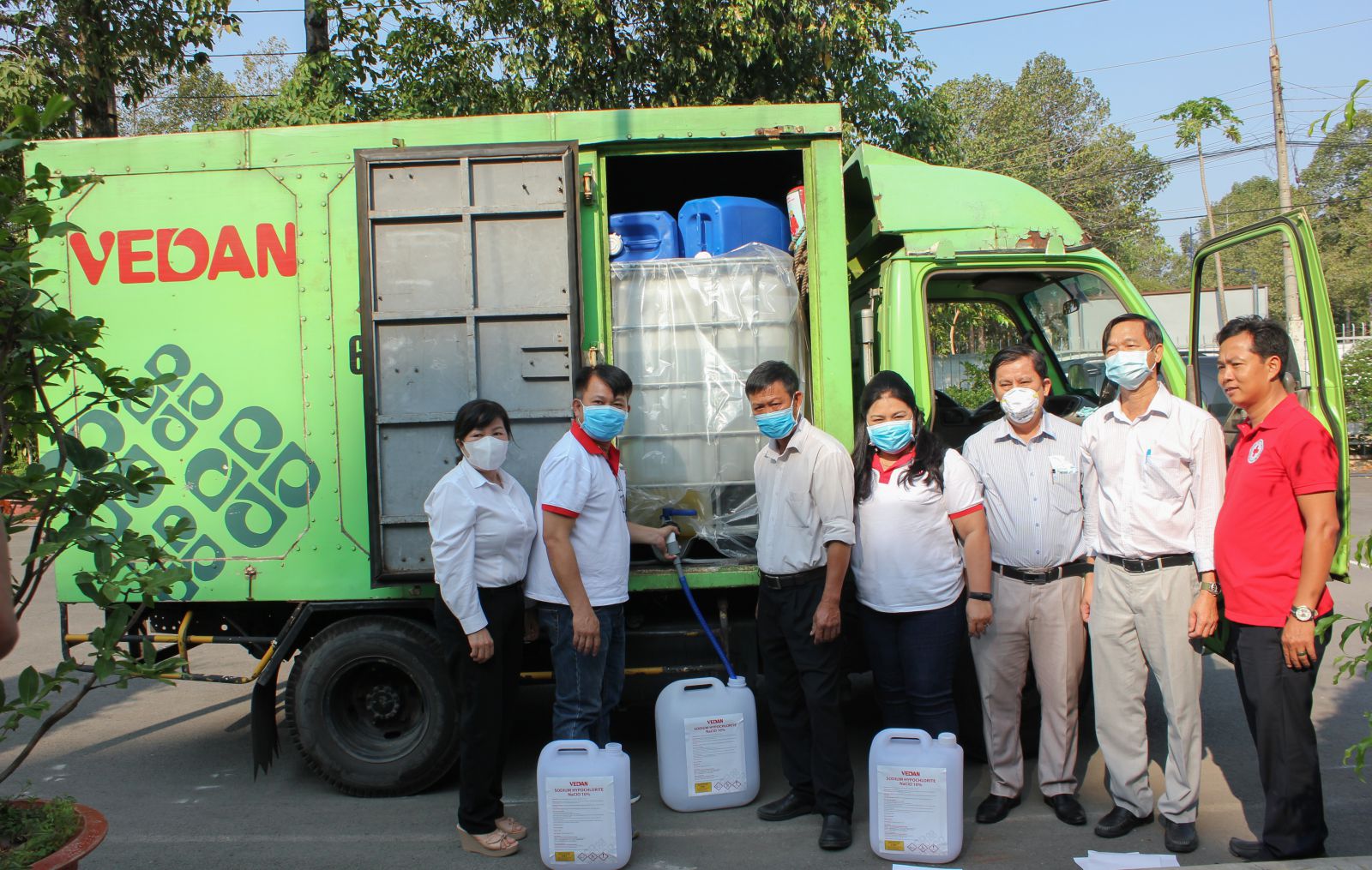 Vedan Việt Nam đồng hành cùng Hội Chữ thập đỏ huyện Long Thành phun xịt, tẩy rửa, khử trùng bao gồm các cấp Mầm non, Tiểu học, Trung học Cơ sở trên địa bàn