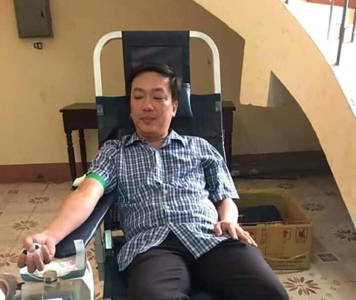 Anh Nguyễn Thành Trung trong một lần hiến máu tình nguyện.