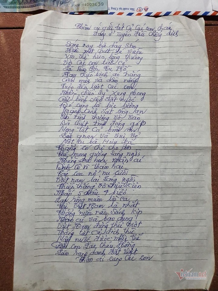 Rau và lá thư của bà Chất gửi đến chiến sĩ khu cách ly ở huyện Can Lộc.