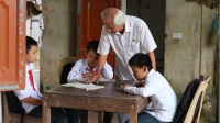 Diễn đàn NGƯỜI VIỆT TỬ TẾ: Cụ giáo làng tuổi 80 của học trò nghèo miền núi
