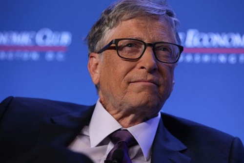 Theo Cơ quan Anh sinh Xã hội Mỹ, trong suốt cuộc đời, nam giới Mỹ có bằng cử nhân đại học trung bình kiếm được khoảng 2,2 triệu USD, còn với nữ giới là khoảng 1,3 triệuUSD. Riêng Bill Gates thì có thể kiếm được số tiền đó chỉ trong 1,5 giờ.