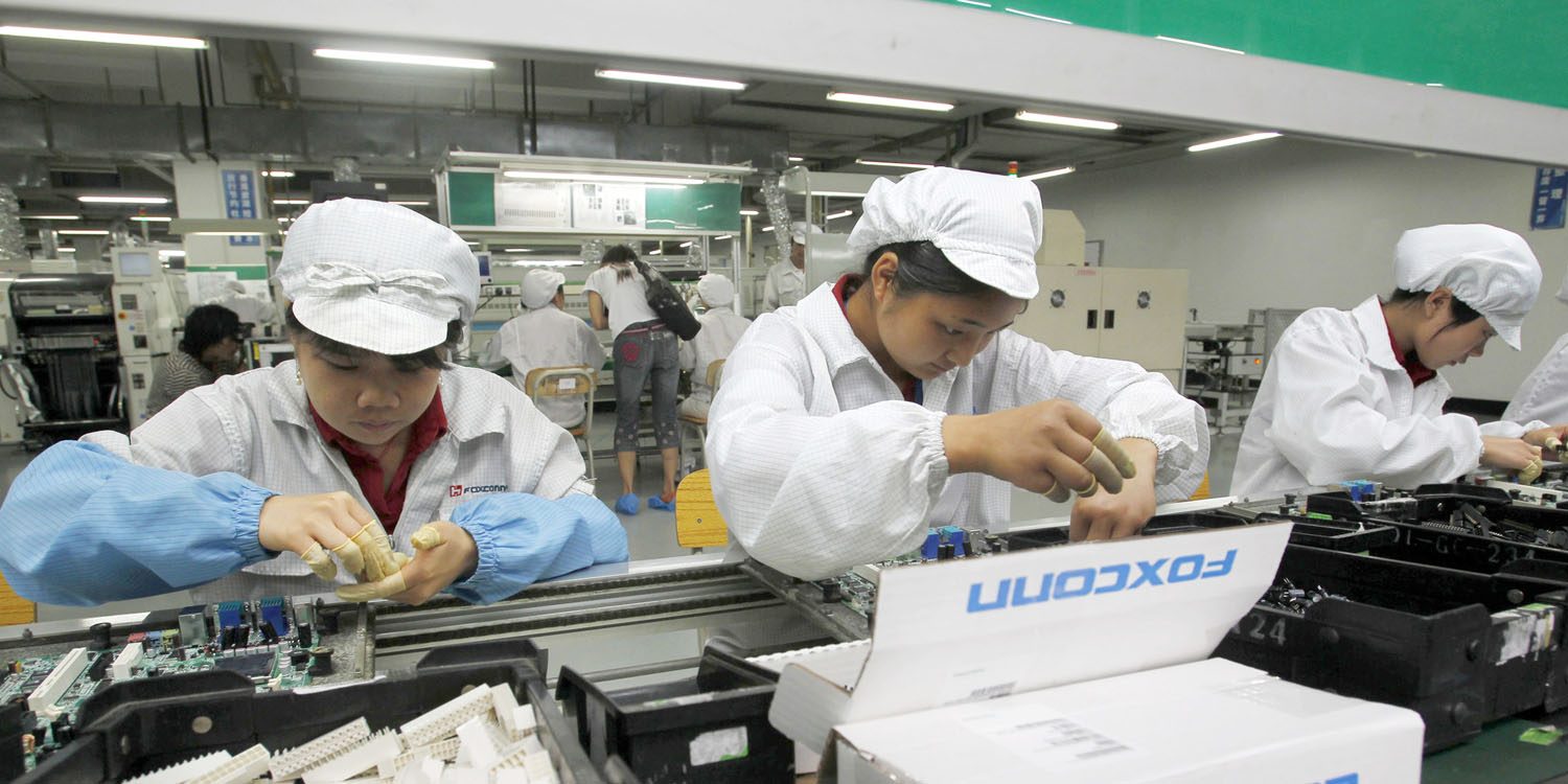 Cuộc chiến thương mại giữa Mỹ và Trung Quốc đã khiến cho Foxconn, đối tác sản xuất iPhone lớn nhất của Apple, phải cảm thấy lo lắng về sự bất ổn. Công ty này dự kiến sẽ “tháo chạy” khỏi Trung Quốc và đích đến tiếp theo sẽ là Việt Nam.