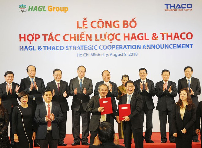 Nghi thức trao bản Thỏa thuận hợp tác chiến lược giữa HAGL và Thaco hồi tháng 8/2018