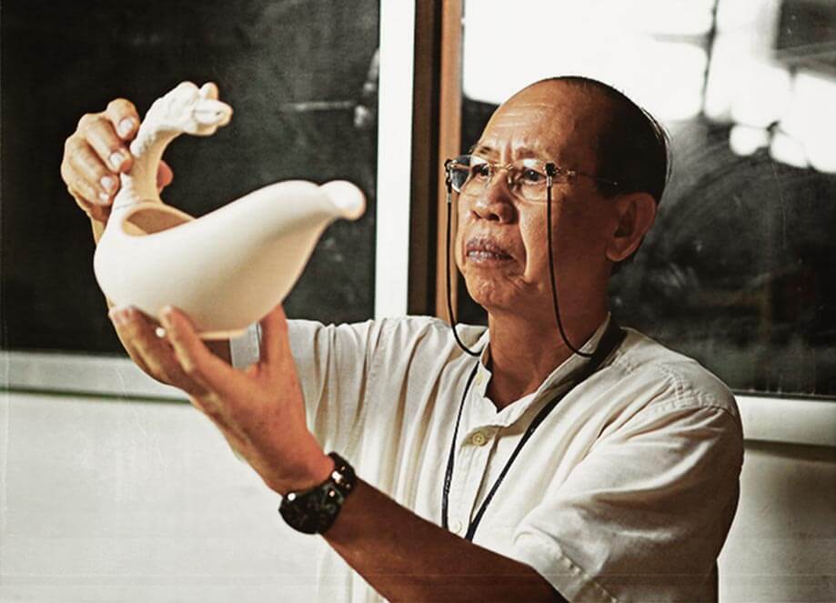 Nói về tình yêu với gốm sứ, ông Lý Ngọc Minh, Tổng giám đốc Công ty TNHH Minh Long I khẳng định: “Với tôi gốm sứ là niềm đam mê trọn đời