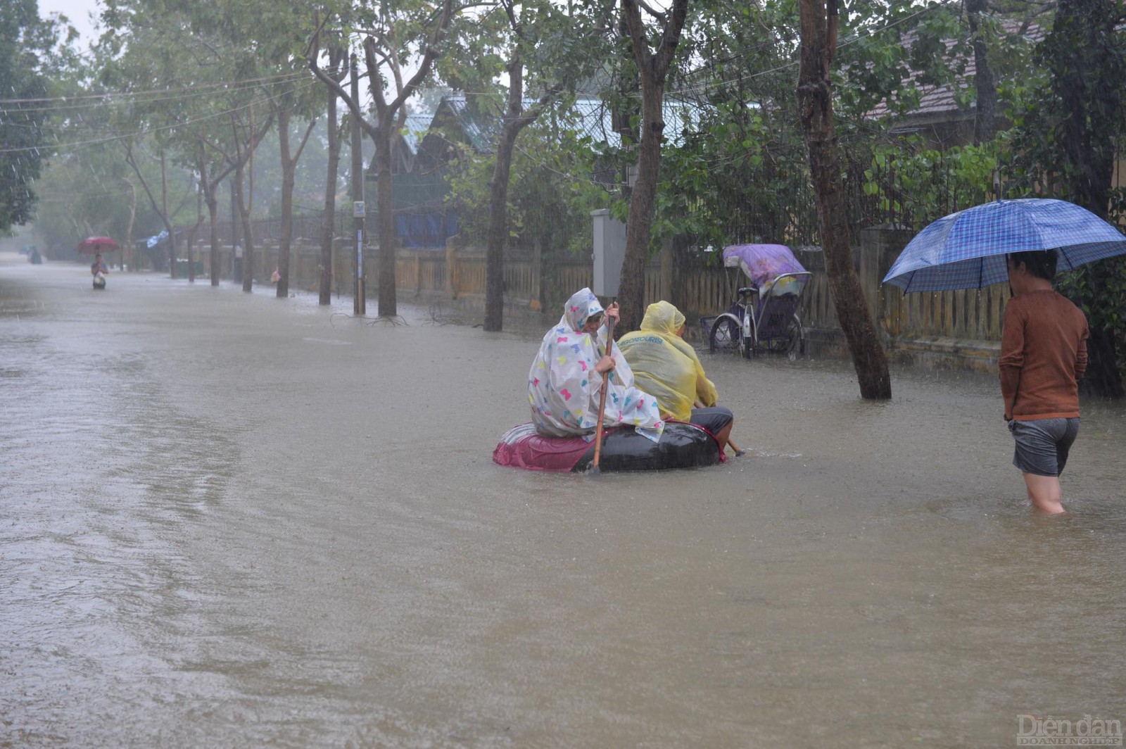 ò.Mực nước sông Bồ và tình trạng ngập lũ tại các địa phương ở Thừa Thiên Huế cao hơn lũ lịch sử 1999 khoảng 60cm.
