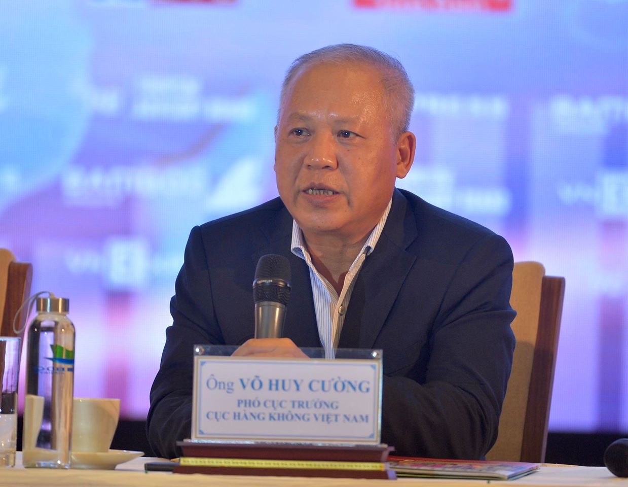 ông Võ Huy Cường, Phó cục trưởng Cục Hàng không Việt Nam cho biết, ngay trong tuần này, cơ quan quản lý sẽ triển khai sớm chỉ đạo của Bộ GTVT đối với việc thu hồi giấy phép của Công ty Hàng không Bầu trời xanh.