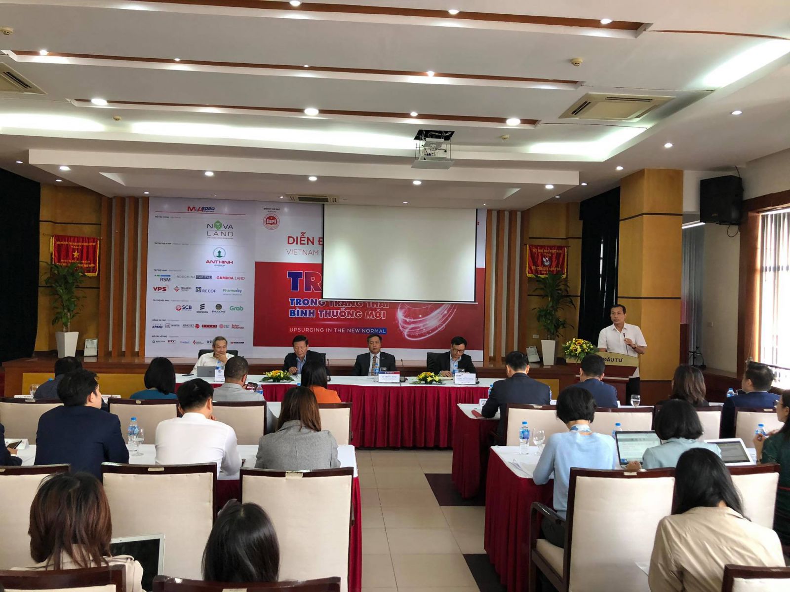 Toàn cảnh họp báo Diễn đàn mua bán - sáp nhập doanh nghiệp Việt Nam 2020