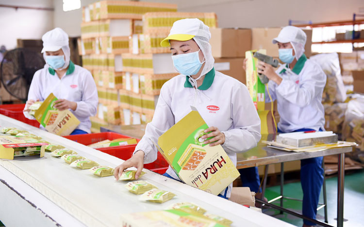 Sau gần 13 năm hợp tác với nhiều sóng gió, tranh chấp, “ông trùm bánh kẹo” Hàn Quốc Lotte quyết định thoái toàn bộ hơn 6,7 triệu cổ phiếu (tương đương 44,03% vốn điều lệ) tại Bibica.