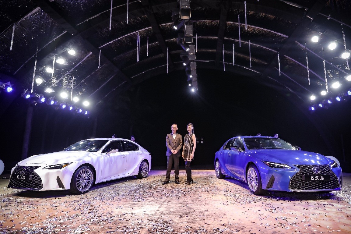 Trong màn ra mắt mẫu xe IS, Lexus đã mang đến một màn trình diễn vô cùng ấn tượng và đầy cuốn hút đến từ Rapper LONA (Kiều Loan).