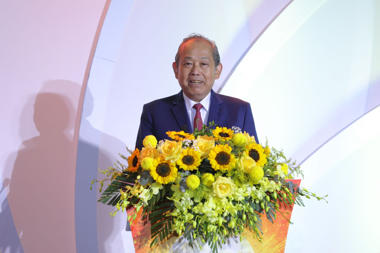 Phó Thủ tướng Thường trực Chính phủ Trương Hòa Bình tại Đại hội Hiệp hội nữ doanh nhân Việt Nam (VAWE) lần thứ 2. 