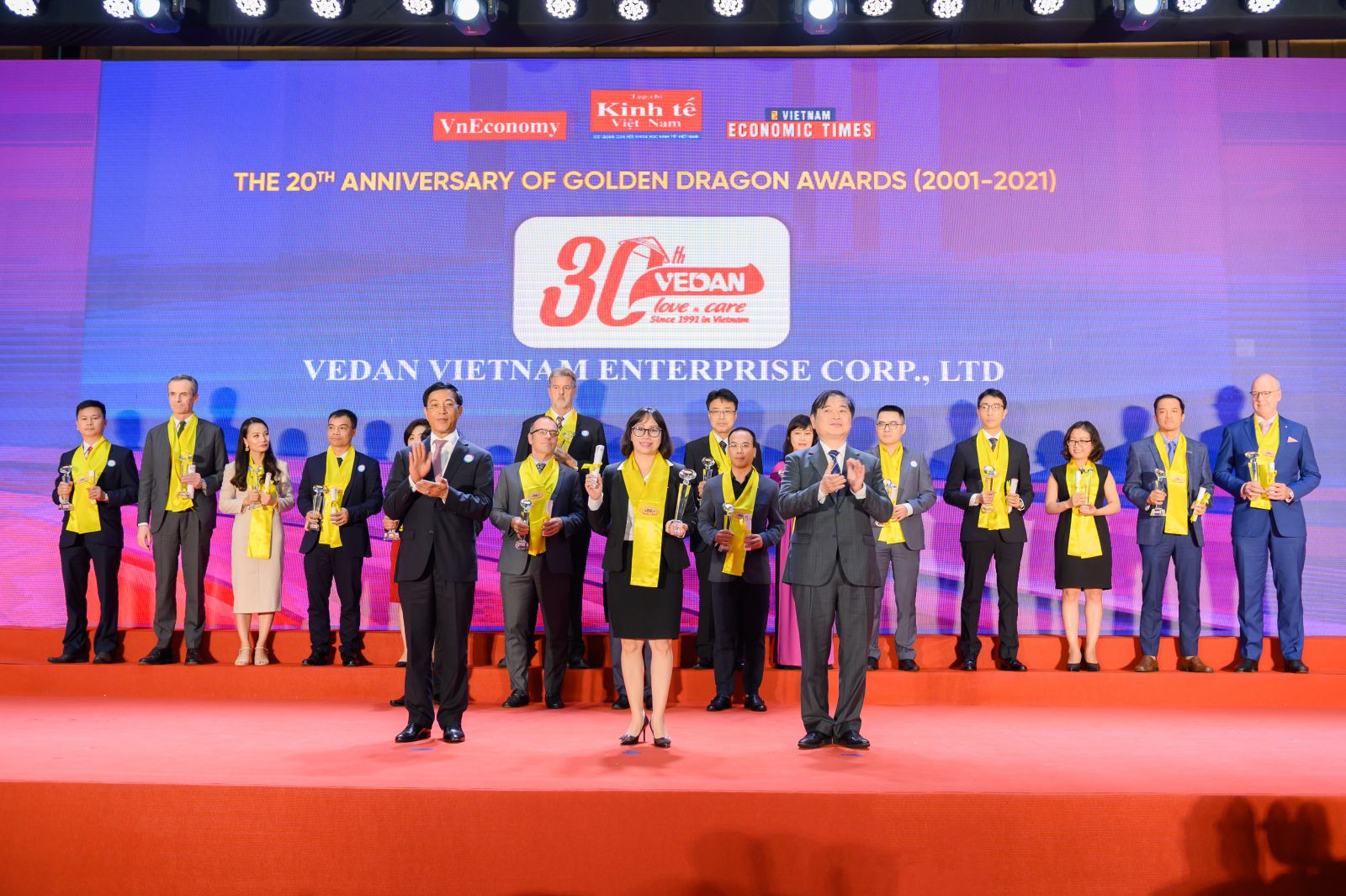 Vedan Việt Nam đã vinh dự được nhận “Giải thưởng Rồng Vàng 2020” tại Lễ vinh danh các Doanh nghiệp Rồng Vàng và Thương hiệu mạnh Việt Nam 2021 tổ chức tại Hà nội.
