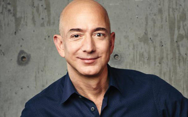 'Nỗi ám ảnh về khách hàng' đã trở thành động lực để Jeff Bezos biến Amazon từ một nhà bán sách trực tuyến nhỏ bé thành một gã khổng lồ bán lẻ trị giá 1,4 nghìn tỷ USD.