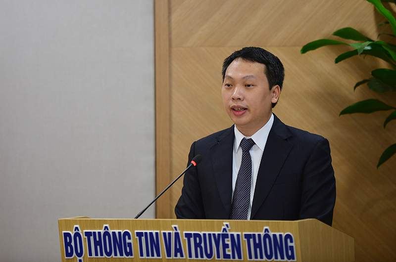Thứ trưởng Bộ TT&TT Nguyễn Hữu Dũng phát biểu tại lễ ký kết