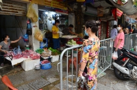Các chợ cung cấp thực phẩm tại Hà Nội thực hiện nghiêm giãn cách
