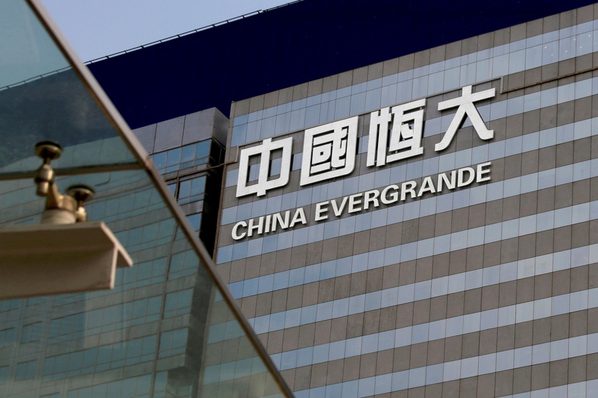 China Evergrande đang nợ 300 tỷ USD. Công ty tính bán Evergrande NEV cho Xiaomi nhưng không thành công. Ảnh: Reuters.