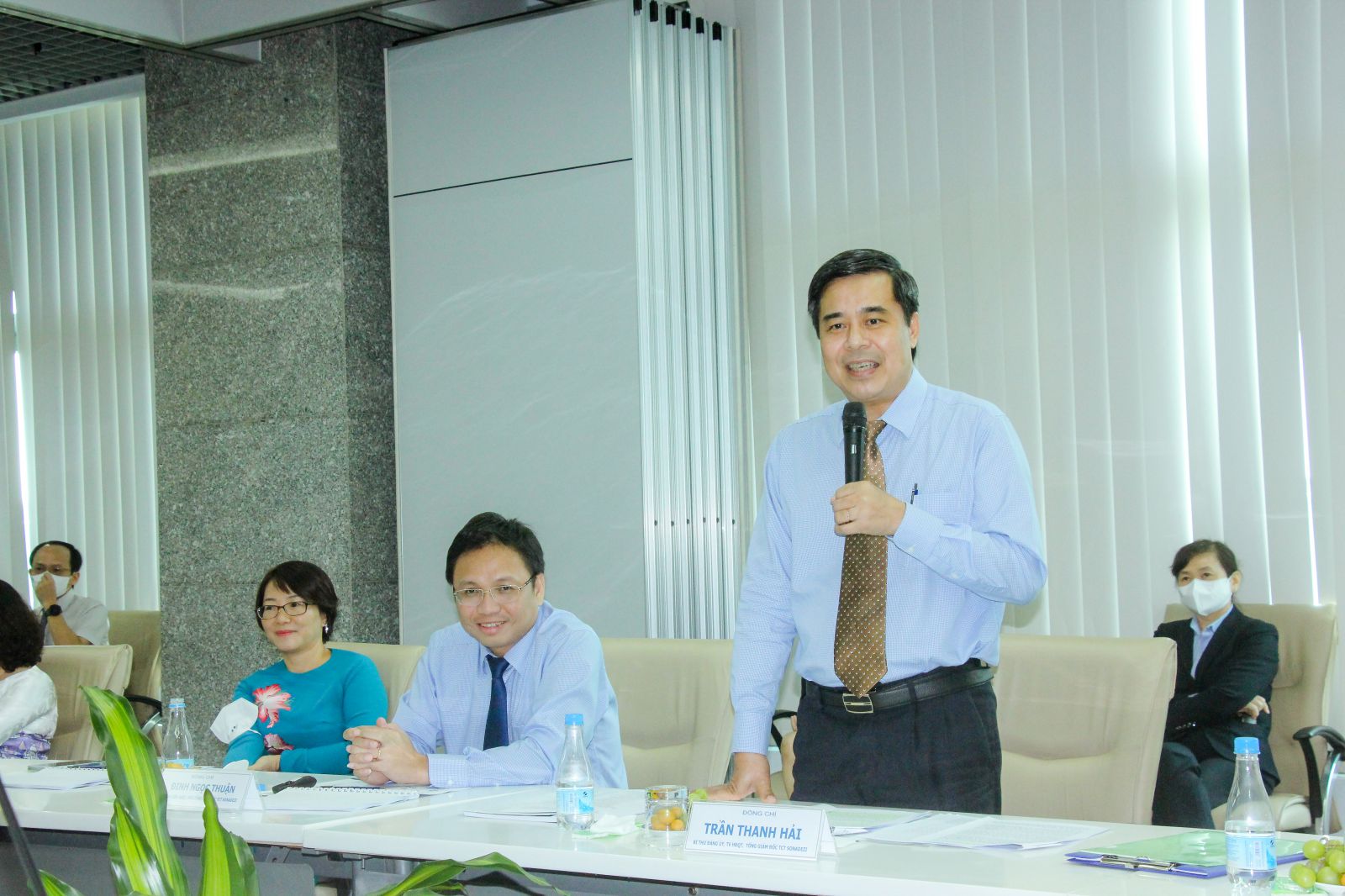 Ông Trần Thanh Hải – Bí thư Đảng ủy, Tổng giám đốc Sonadezi báo cáo về công tác xây dựng Đảng của Sonadezi