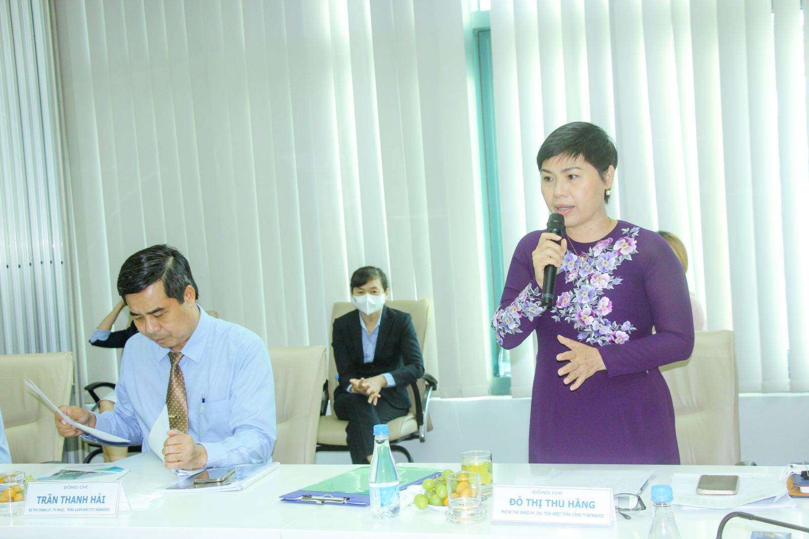 Bà Đỗ Thị Thu Hằng – Chủ tịch HĐQT Sonadezi báo cáo về tình hình hoạt động và định hướng phát triển của Tổng công ty
