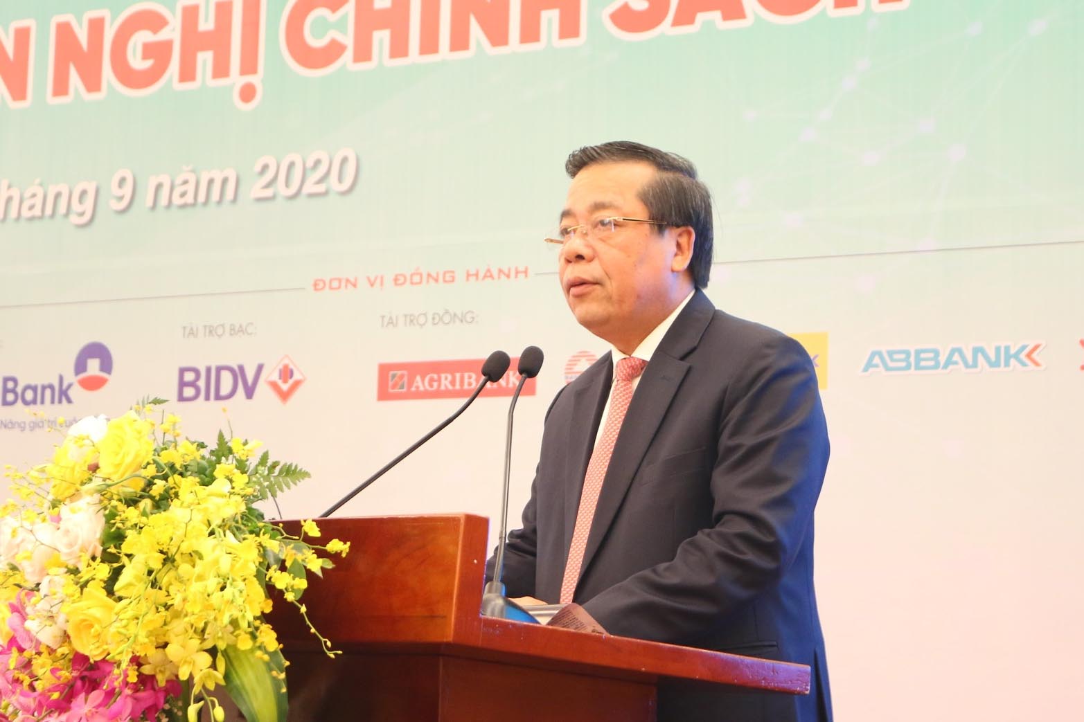 Ông Nguyễn Kim Anh-Phó Thống đốc NHNN cho biết, tỷ lệ nợ xấu đã giảm mạnh nhờ áp dụng nhiều biện pháo trong việc xử lý nợ xấu của các TCTD
