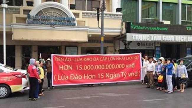 Hình ảnh phản đối iFan hôm 8/4 vừa qua. Ảnh: vietnamfinance