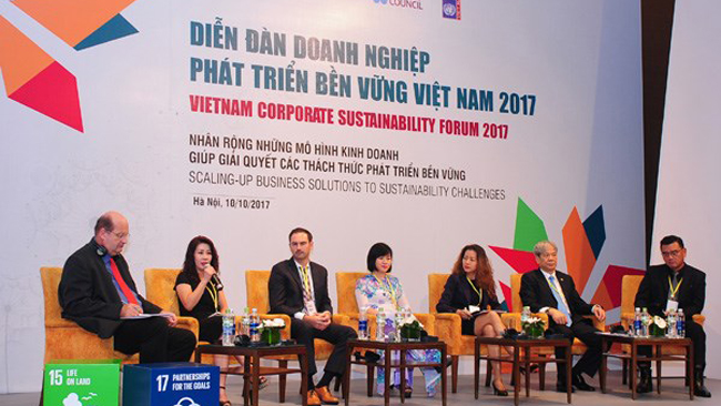 Diễn đàn VCSF 2017 được tổ chức bởi Hội đồng doanh nghiệp vì sự phát triển bền vững Việt Nam (VBCSD), Phòng Thương mại và Công nghiệp Việt Nam (VCCI).
