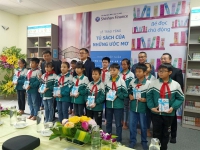 Shinhan Finance trao tặng “Tủ sách của những ước mơ” cho Thư viện Tỉnh Hà Nam 