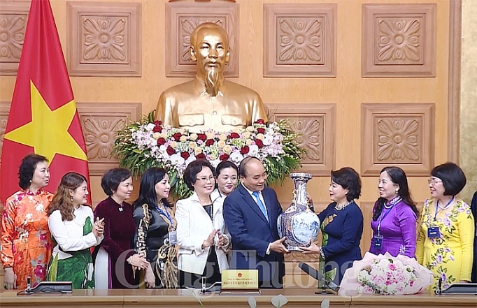 Chiều ngày 2/3, tại trụ sở Chính phủ, Thủ tướng Nguyễn Xuân Phúc đã có cuộc gặp mặt các nữ doanh nhân tiêu biểu, là thành viên Hội đồng Doanh nhân nữ Việt Nam nhân dịp kỷ niệm 109 năm Ngày Quốc tế Phụ nữ 8/3.