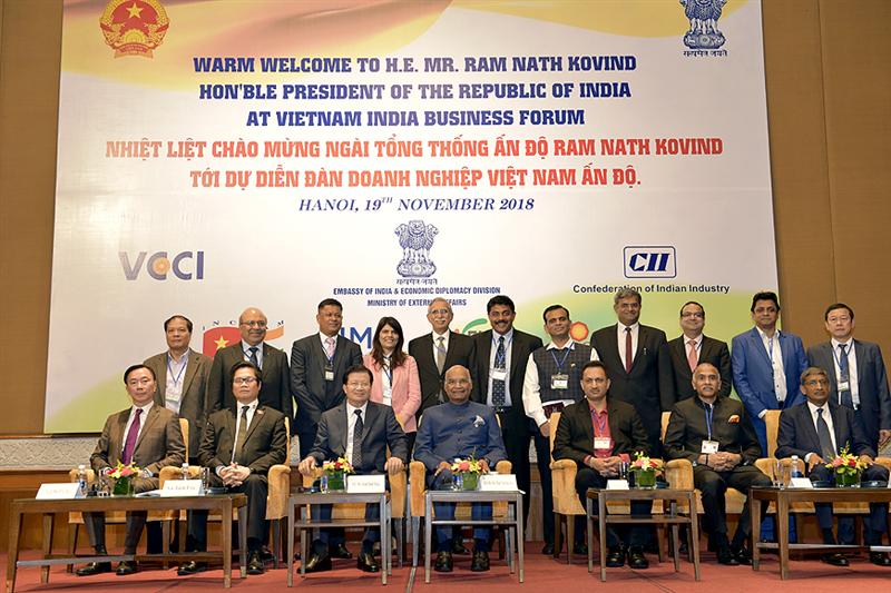 Trong khuôn khổ chuyến thăm chính thức Việt Nam, chiều 19/11, tại Hà Nội, Tổng thống Ấn Độ Ram Nath Kovind đã tham dự Diễn đàn doanh nghiệp Việt Nam - Ấn Độ.