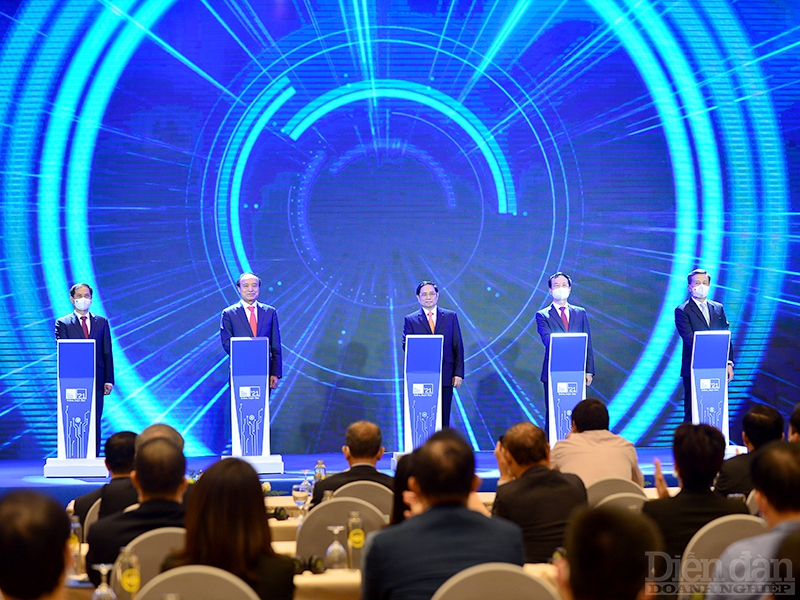 Thủ tướng Chính phủ Phạm Minh Chính đã cùng các đại biểu đã ấn nút khai mạc Triển lãm trực tuyến Thế giới số 2021.