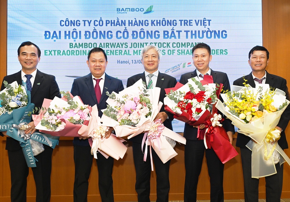 5 thành viên HĐQT của Bamboo Airways (từ trái qua phải): ông Nguyễn Mạnh Quân, ông Lê Bá Nguyên, ông Nguyễn Ngọc Trọng, ông Doãn Hữu Đoàn, ông Lê Thái Sâm