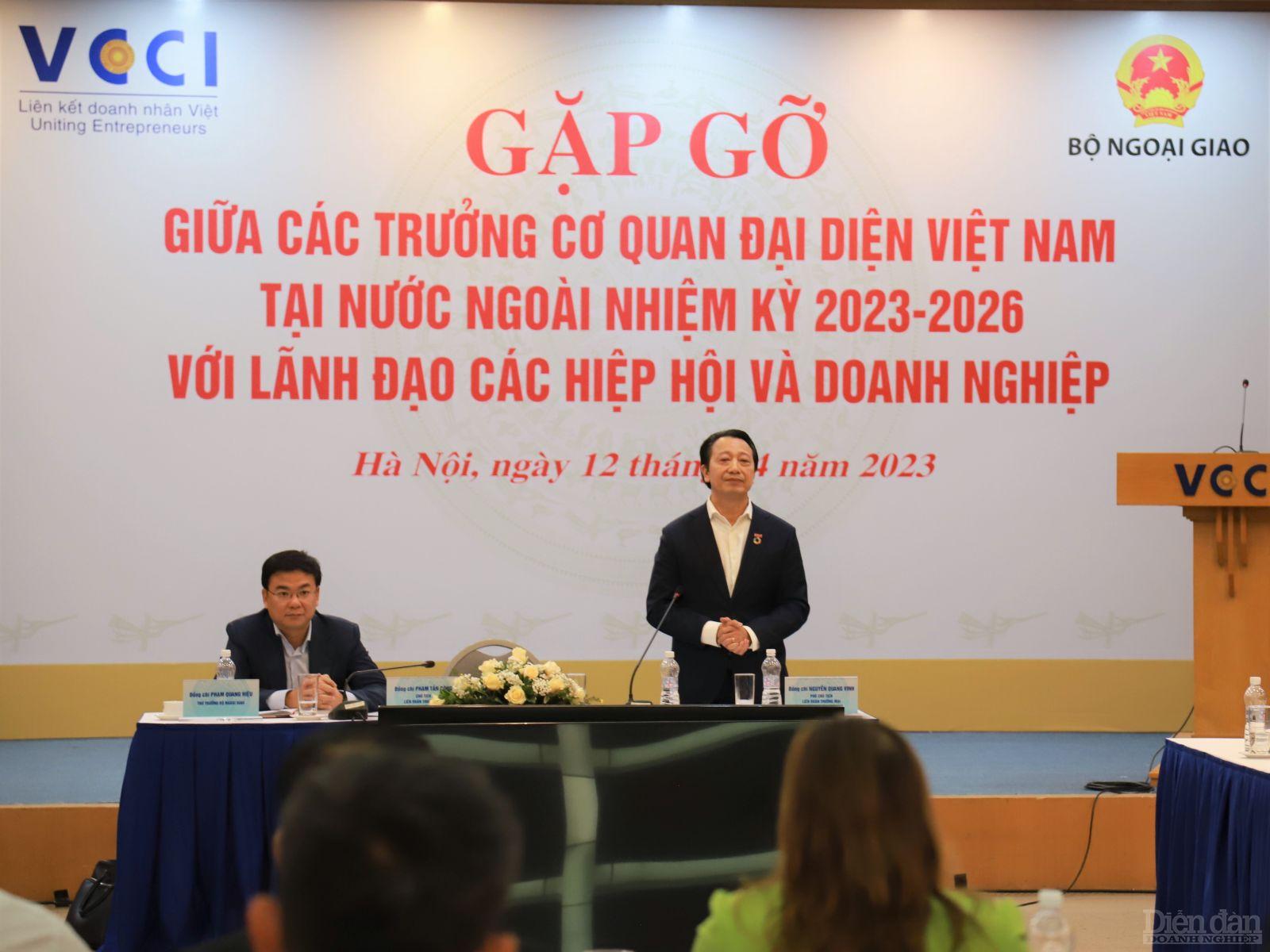 Sự kiện là dịp để các doanh nghiệp gặp gỡ, trao đổi tìm giải pháp thúc đẩy thương mại của Việt Nam ra thế giới (Ảnh: Trường Đặng)
