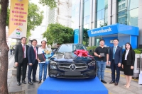 Trao thưởng cho khách hàng tham gia bảo hiểm với Dai-ichi Life Việt Nam tại Sacombank