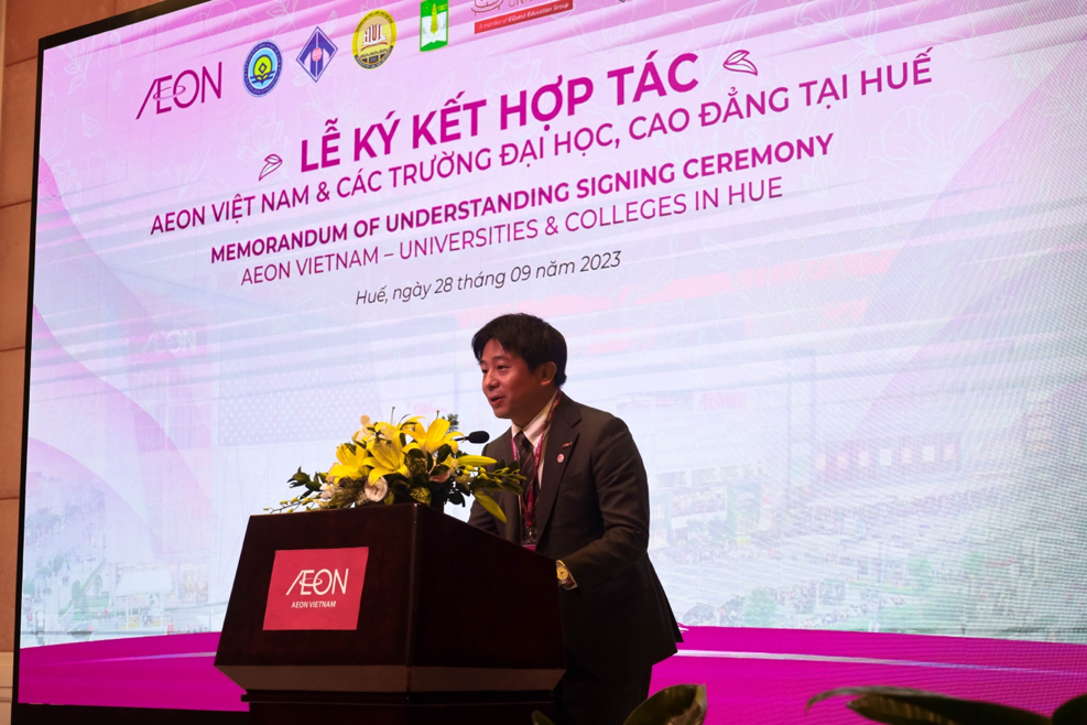 Ông Takeuchi Takashi, Phó Tổng Giám đốc Khối văn phòng tại AEON Việt Nam phát biểu tại Lễ ký kết hợp tác
