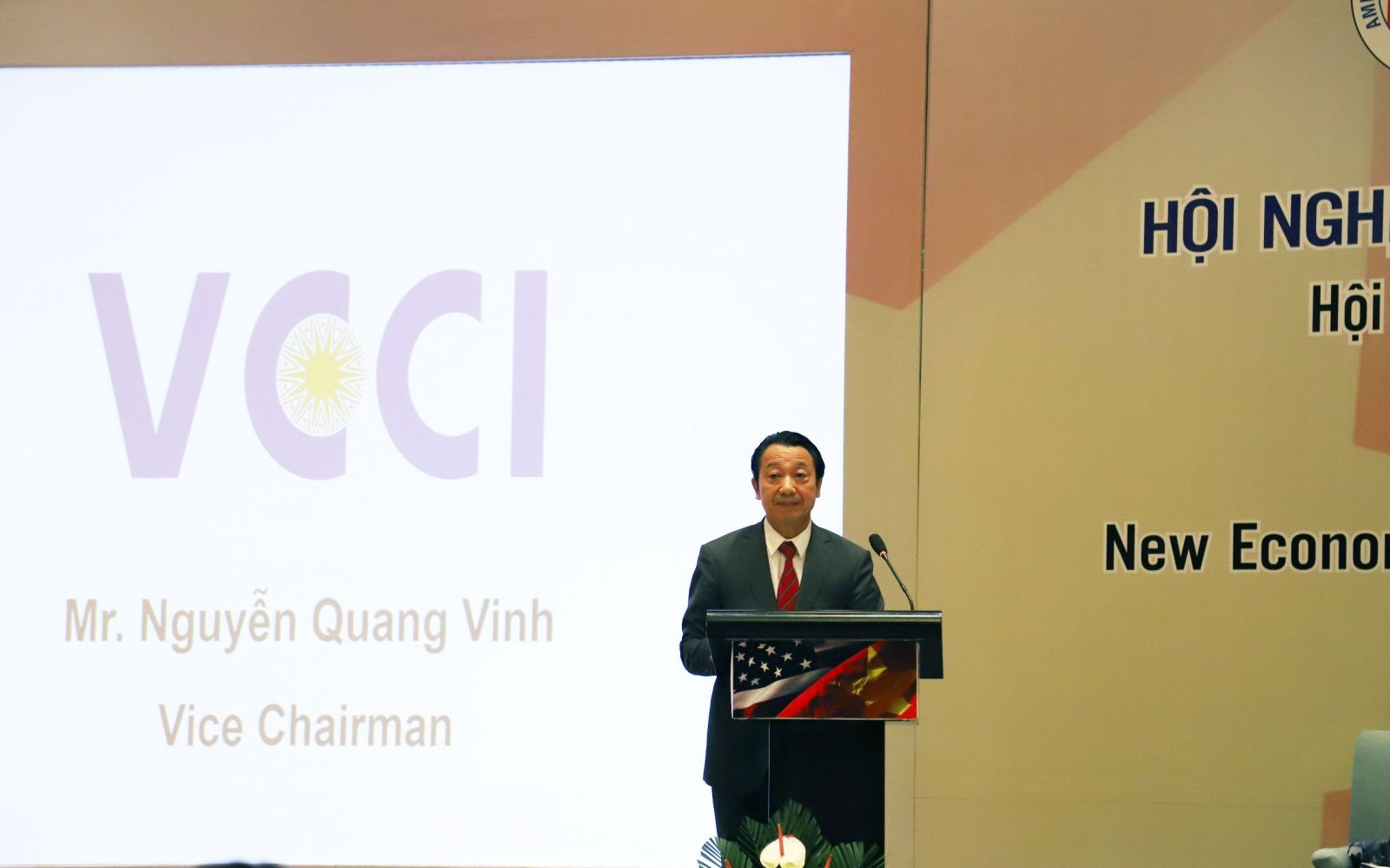 Phó Chủ tịch VCCI Nguyễn Quang Vinh phát biểu tại Hội nghị