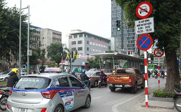 Sở GTVT Hà Nội vừa có văn bản đề nghị cấm xe hợp đồng dứoi 9 chỗ trên 11 tuyến phố.