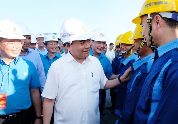 Thủ tướng cũng đã trực tiếp đi thị sát, kiểm tra việc triển khai xây dựng thiết chế công đoàn tại Khu công nghiệp Đồng Văn II