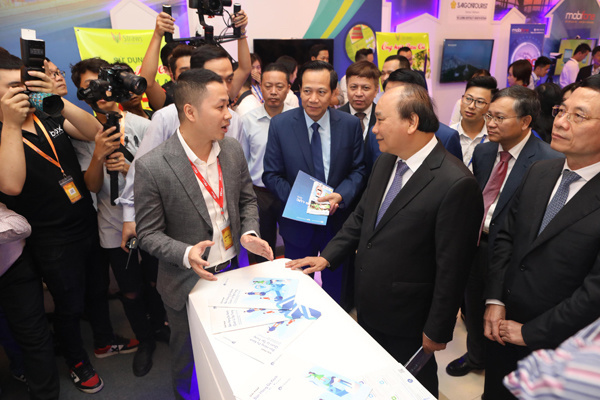 Diễn đàn Diễn đàn quốc gia phát triển doanh nghiệp công nghệ Việt Nam lần đầu tiên được tổ chức với sự tham gia của Thủ tướng Chính phủ Nguyễn Xuân Phúc.