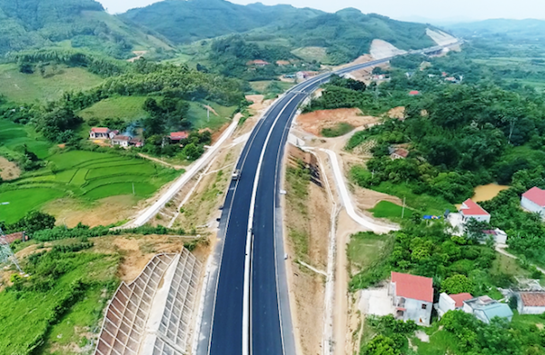 Tuyến cao tốc Bắc Giang - Lạng Sơn có tổng chiều dài gần 64km, bề rộng 25m, bao gồm 4 làn xe và 2 làn dừng xe khẩn cấp với vận tốc thiết kế 100 km/giờ. 