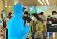 [COVID-19] Huy động 90 bác sỹ lấy mẫu xét nghiệm SARS-CoV-2 ngay tại sân bay Nội Bài