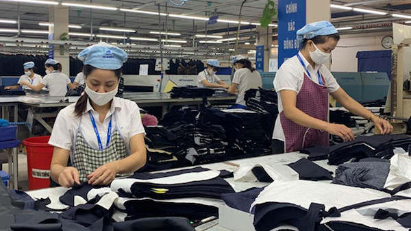 Tổ chức Lao động quốc tế (ILO) đưa ra dự báo, đến cuối quý II/2020, dịch COVID-19 có thể ảnh hưởng đến sinh kế của 4,6-10,3 triệu lao động Việt Nam vì bị giảm giờ làm, giảm lương và mất việc.