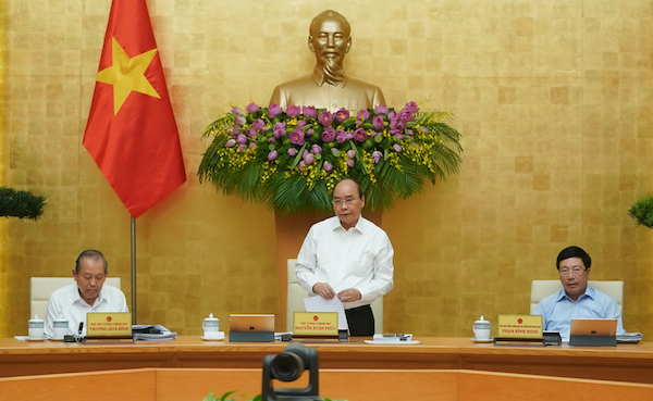 Dưới sự chủ trì của Thủ tướng Nguyễn Xuân Phúc, Chính phủ họp phiên thường kỳ tháng 5/2020, tháng đầu tiên cuộc sống trở lại bình thường sau giãn cách xã hội. 