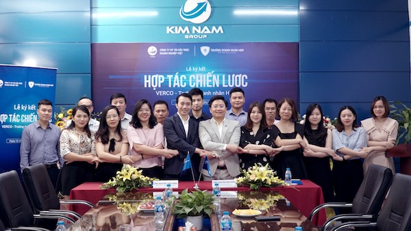 Công ty Cổ phần Tái cấu trúc doanh nghiệp Việt (VERCO) và Công Ty TNHH Đầu tư Giáo dục và Công nghệ HBR đã ký kết hợp tác chiến lược chương trình hỗ trợ toàn diện cho cộng đồng DNNVV tại Việt Nam.