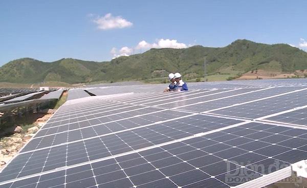 về phát triển điện mặt trời, đến nay có khoảng 92 dự án với tổng quy mô công suất 5.000MW đã đi vào vận hành.