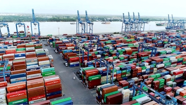 Nhà nước có thể cho doanh nghiệp đấu thầu giải quyết số container vô chủ thay vì lập hội đồng cơ quan nhà nước để giải quyết. 