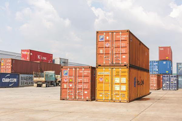 Trung Quốc hiện cũng là quốc gia sản xuất container lớn nhất thế giới, 90% lượng container trên thế giới do Trung Quốc sản xuất. Giá bán một container mới hiện khoảng 4.000-5.000 USD.
